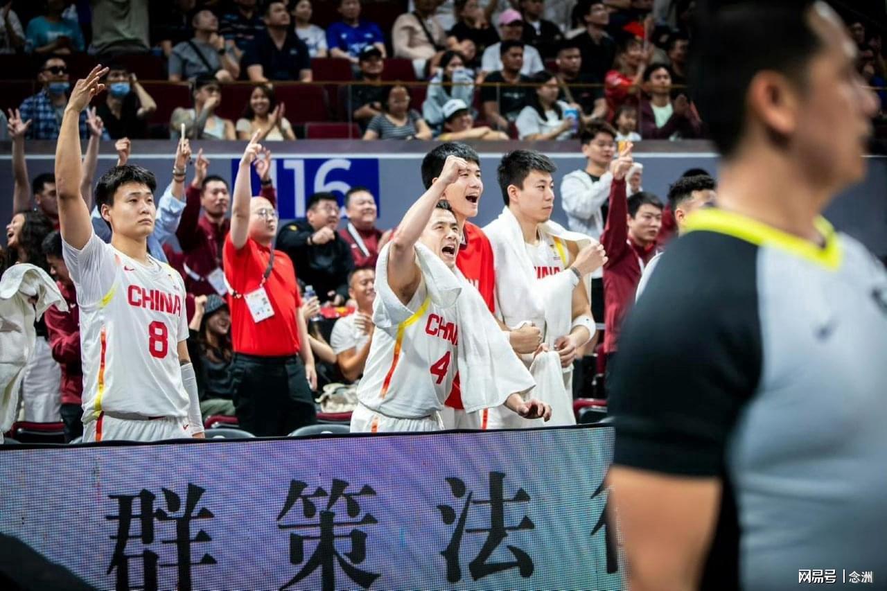 乐鱼体育官方网站-不装了？FIBA官方半场急着给中国台北开香槟 赛后疑阴阳中国男篮